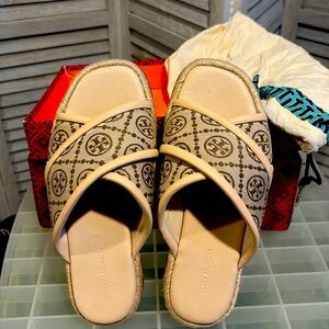 Tory Burch slides size 6